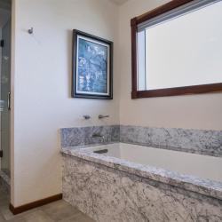 Edgecliff Getaway